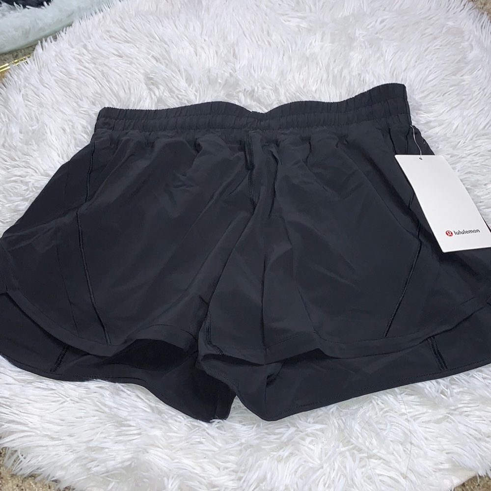 Lululemon track that Mid Rise short 5’ lined